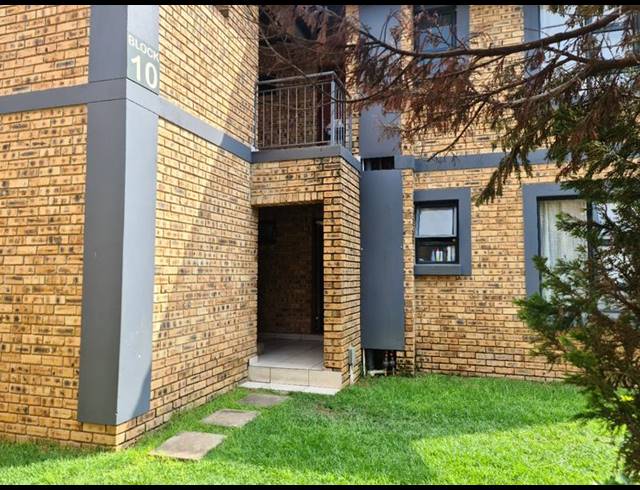 2 BEDROOM TOWNHOUSE FOR SALE IN ALBEMARLE